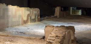 Interior arqueológico de la Casa de los Mosaicos de Lugo con mosaicos romanos conservados