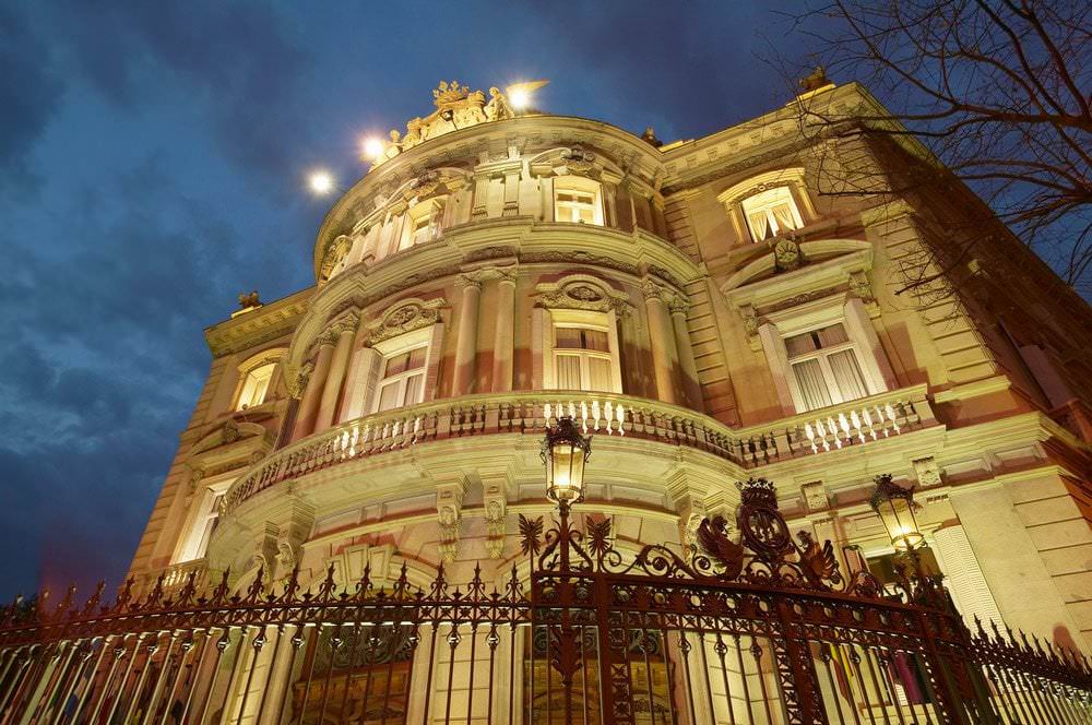 Palacios históricos de España con historias paranormales